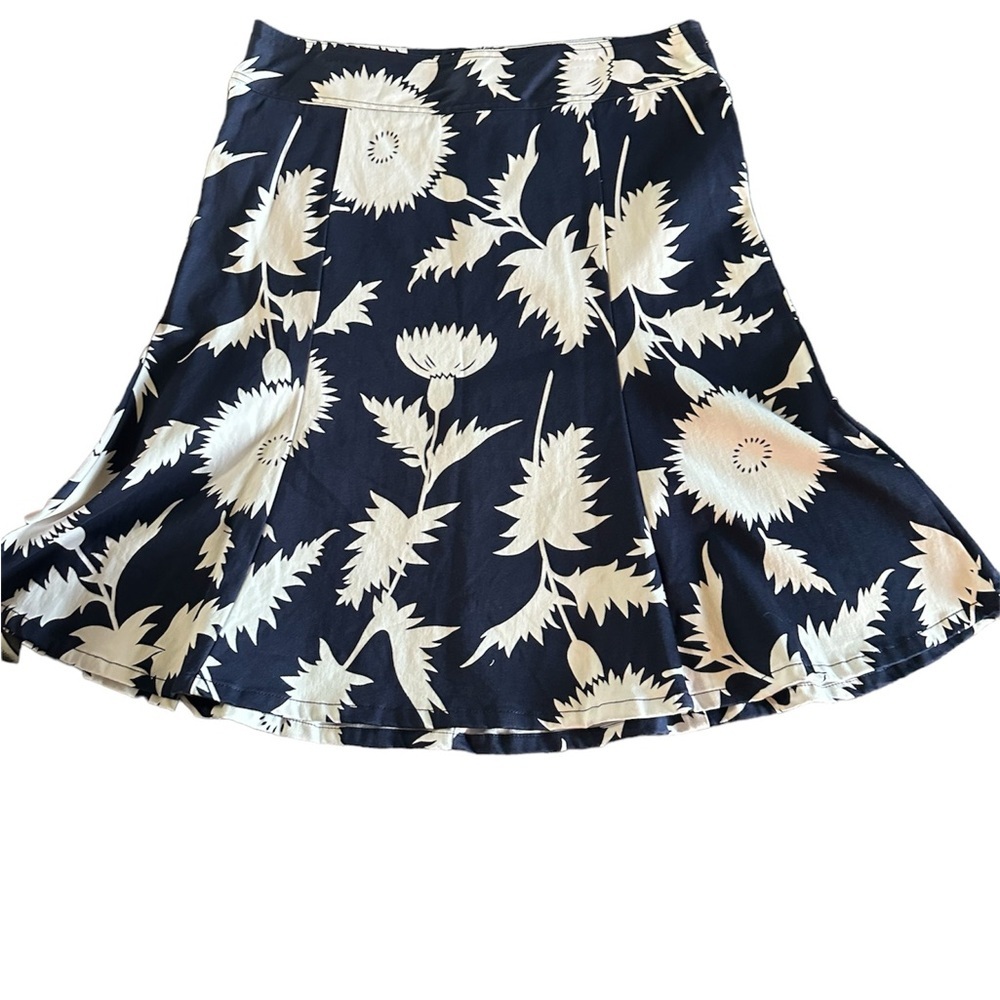 Isaac Mizrahi blue/white floral skirt, size 8
Isaac Mizrahi